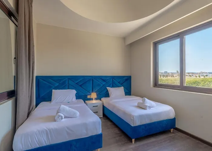 Ancient Sands 3br Twin With A Private Patio Heated Swimming Pool & Lagoon Access Villa