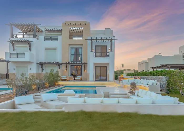 Ancient Sands 3br Twin With A Private Patio Heated Swimming Pool & Lagoon Access Villa